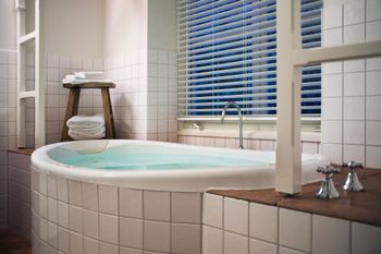 Red Earth Rock - Northern Rivers Accommodation 3