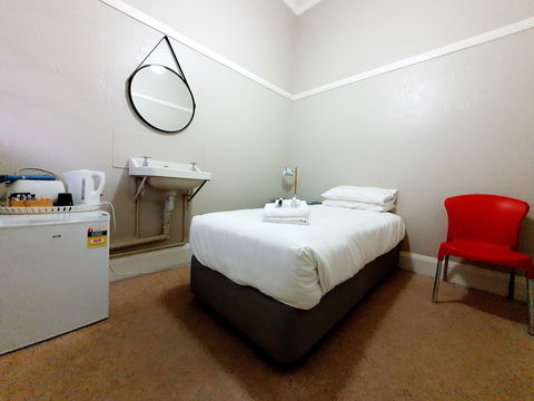 Royal Hotel West Wyalong - Northern Rivers Accommodation 4