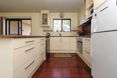 Shoreline Unit 2 / 1 Intrepid Close - Northern Rivers Accommodation 1