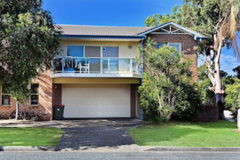 Sandy Shores 1 / 3 Messines Street - Northern Rivers Accommodation 0
