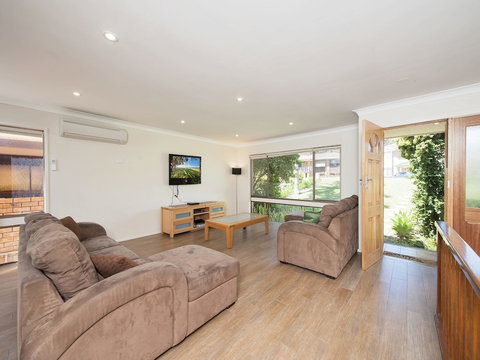 Neptunes Rest 55 Corrie Parade - Northern Rivers Accommodation 4