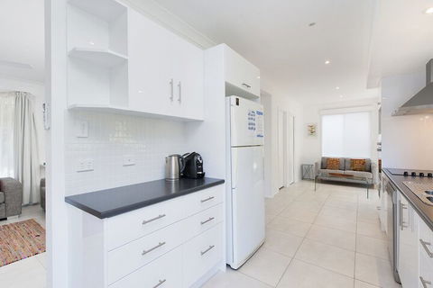 Ronald Avenue 101 Sea Behind The Trees - Northern Rivers Accommodation 6