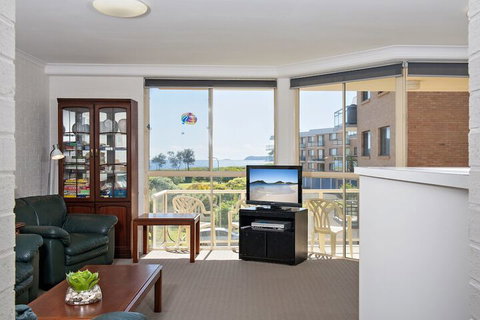 Seaspray, Unit 3/4 Intrepid Close - Northern Rivers Accommodation 2