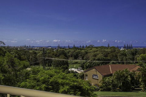 KINGSCLIFF HOLIDAY HOME On The HILL SYDS VIEW - Northern Rivers Accommodation 1