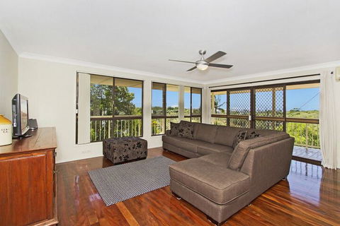 KINGSCLIFF HOLIDAY HOME On The HILL SYDS VIEW - Northern Rivers Accommodation 4