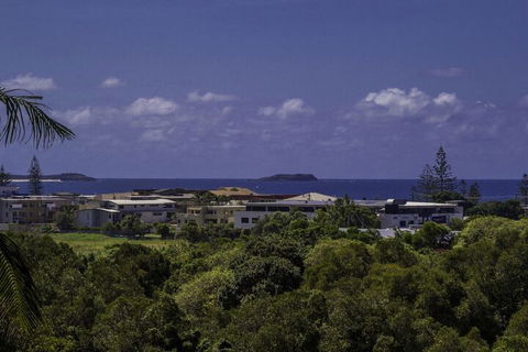 KINGSCLIFF HOLIDAY HOME On The HILL SYDS VIEW - Northern Rivers Accommodation 2