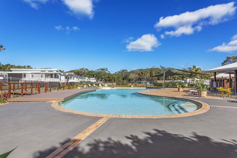 Beachfront Hallidays Point - Northern Rivers Accommodation 3
