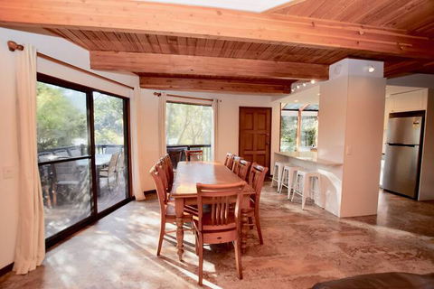 Sublime Cedar Lodge Leura - Northern Rivers Accommodation 7