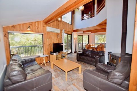 Sublime Cedar Lodge Leura - Northern Rivers Accommodation 2