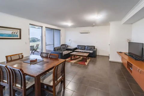 Cosy Corner Seaview Apartments - Northern Rivers Accommodation 6