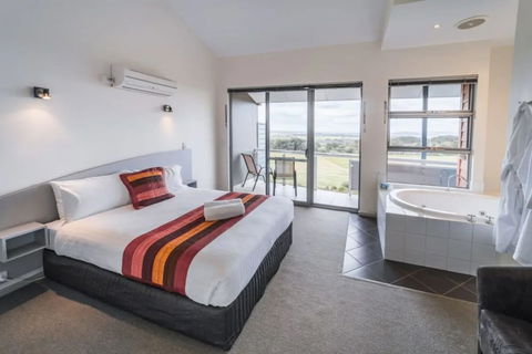 Cosy Corner Seaview Apartments - Northern Rivers Accommodation 5