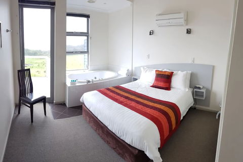 Cosy Corner Seaview Apartments - Northern Rivers Accommodation 1