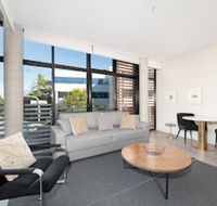 Uber Chic Newtown Designer Pad H392 - Northern Rivers Accommodation