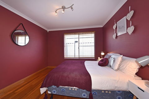 Redcliff Home Close To City & Airport - Northern Rivers Accommodation 0