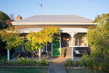 Ebony Twigg - Northern Rivers Accommodation 1