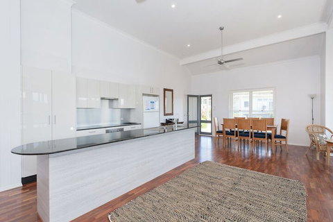 Surf Break Fingal Bay - Northern Rivers Accommodation 2