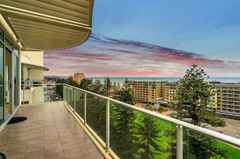 Glenelg Skyline Beachfront Penthouse, Adelaide - Northern Rivers Accommodation 1