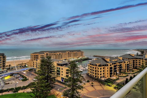 Glenelg Skyline Beachfront Penthouse, Adelaide - Northern Rivers Accommodation 0