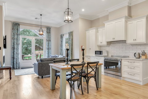 Grandview Accommodation - The Elm Tree Apartments - Northern Rivers Accommodation 4