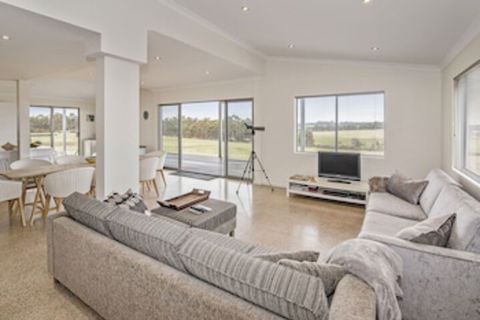 Margaret River Farmhouse - Northern Rivers Accommodation 0