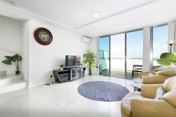 Penthouse Near Airport & CBD - Northern Rivers Accommodation 1