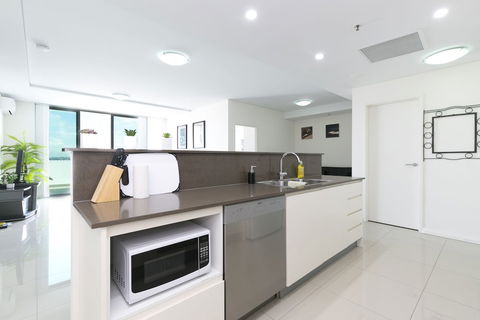Penthouse Near Airport & CBD - Northern Rivers Accommodation 3