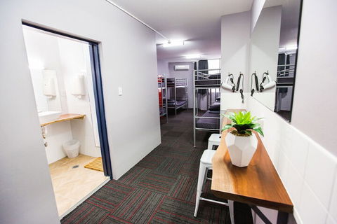 Mad Monkey Backpackers Waterfront - Northern Rivers Accommodation 7