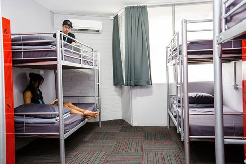Mad Monkey Backpackers Waterfront - Northern Rivers Accommodation 4