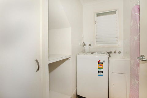 Unit 1 On The Park Coolum Beach - Northern Rivers Accommodation 3