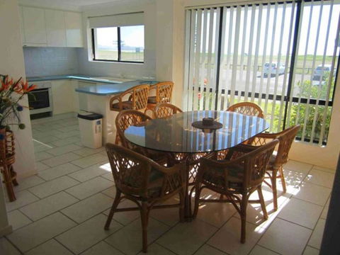Hi Surf Unit 2 92 Head Street Forster - Northern Rivers Accommodation 3