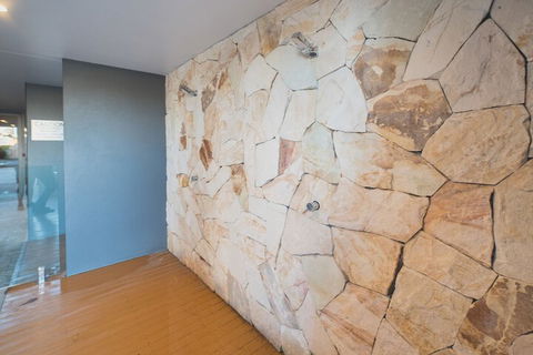 2 Bed Brisbane Resort Apartment - Northern Rivers Accommodation 4