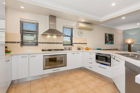 The Doggy Beach House At Salt - Northern Rivers Accommodation 4