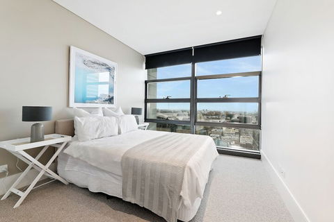Ultra Modern Brand New CBD View - Northern Rivers Accommodation 7