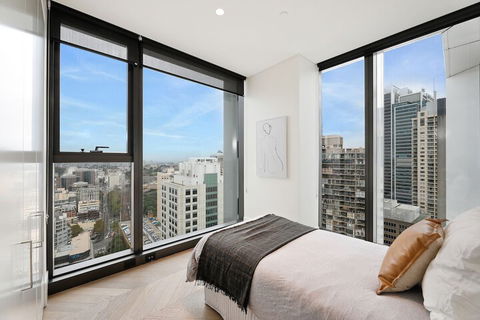 Ultra Modern Brand New CBD View - Northern Rivers Accommodation 3