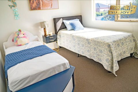 AUJOY 4 Bed Townhouse Glen Waverley - Northern Rivers Accommodation 5