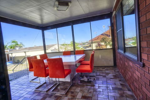 Wollongong Train Station Holiday House - Northern Rivers Accommodation 1