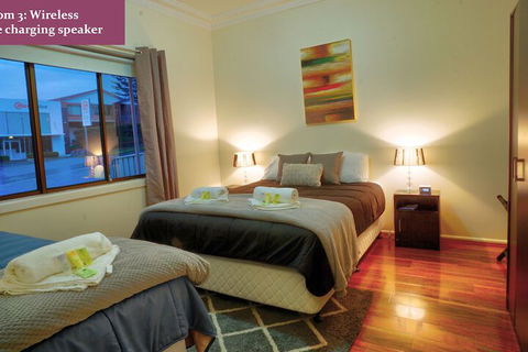 Wollongong Train Station Holiday House - Northern Rivers Accommodation 6