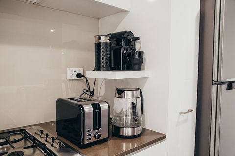 Rubi, 1BDR Melbourne Apartment - Northern Rivers Accommodation 5