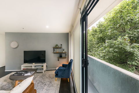 Rubi, 1BDR Melbourne Apartment - Northern Rivers Accommodation 0