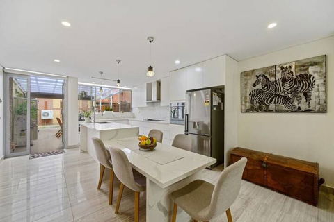 Luxurious New House Hidden Near Central CBD - Northern Rivers Accommodation 3