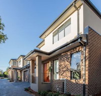AUJOY 4 Bed Townhouse Burwood 2 - Northern Rivers Accommodation