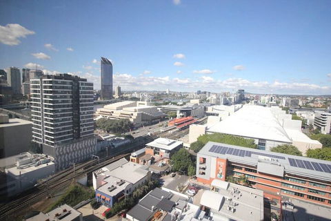 Luxury 2 Bed APT In South Brisbane + Free Parking Qsb058 - Northern Rivers Accommodation 3