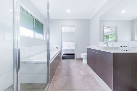 Great Escape - Cannonvale - Northern Rivers Accommodation 7