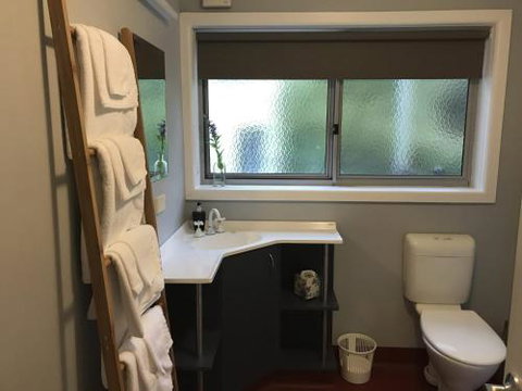 A Bach At Bright Bright VIC - Northern Rivers Accommodation 3