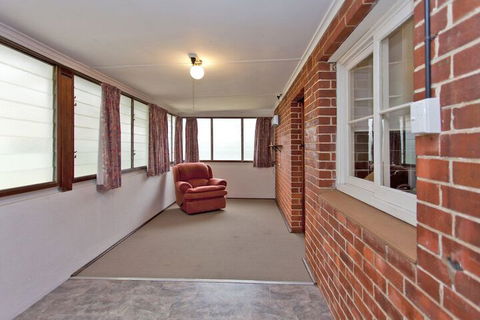 Red Brick Beauty - Central Cottage - Northern Rivers Accommodation 6