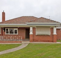 Red Brick Beauty - Central Cottage - Northern Rivers Accommodation