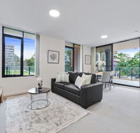 HomeHotel Walking Distance to Train  Westfield - Northern Rivers Accommodation
