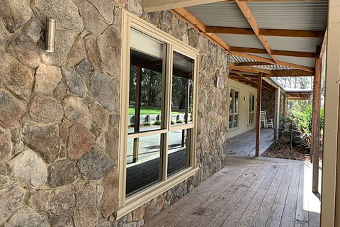 Grand Gippsland Home Sleeps Up To 28 - Northern Rivers Accommodation 1