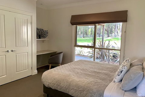 Grand Gippsland Home Sleeps Up To 28 - Northern Rivers Accommodation 6