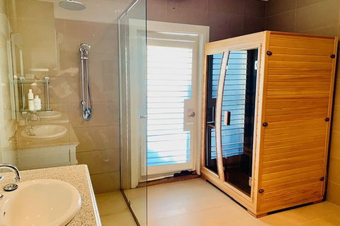 Grand Gippsland Home Sleeps Up To 28 - Northern Rivers Accommodation 5